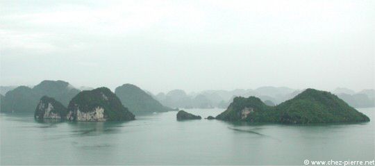 Vue panoramique d'une partie de la Baie d'Along, Viet Nam