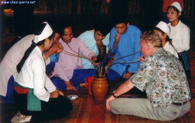 Partage de l'alcool de riz, Nord Vietnam
